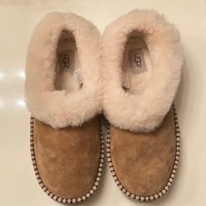 Women’s Ugg slippers Size 9 Chestnut color